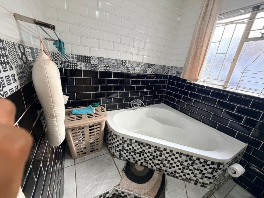 3 Bedroom Property for Sale in La Hoff North West